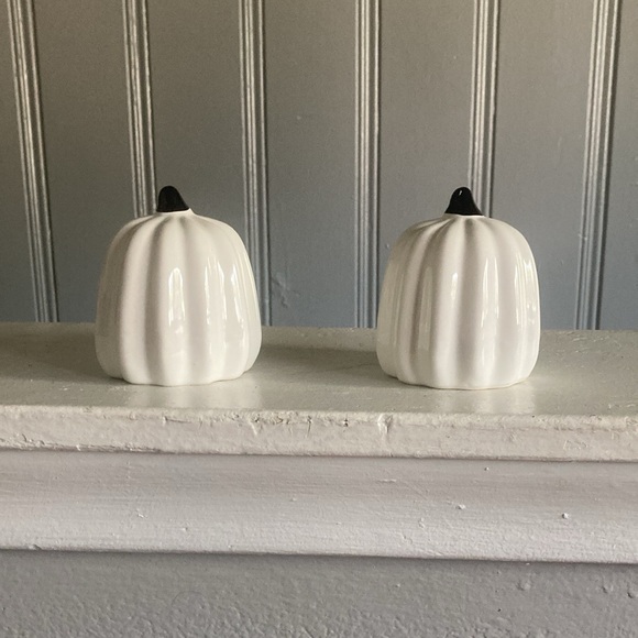 NWT- Set of 2- White Pearl Glazed Porcelain Pumpkin Decorations - Picture 11 of 12
